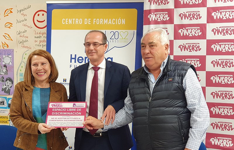 Fundación Hercesa recibe el distintivo “Guadalajara Diversa” de manos ...